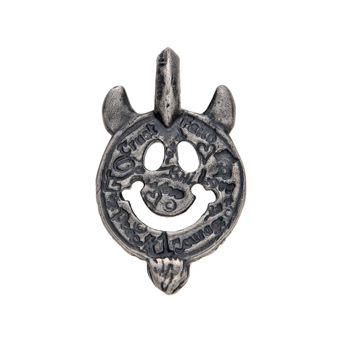 [full] Pendant in sterling silver with devil smiley face and horns.