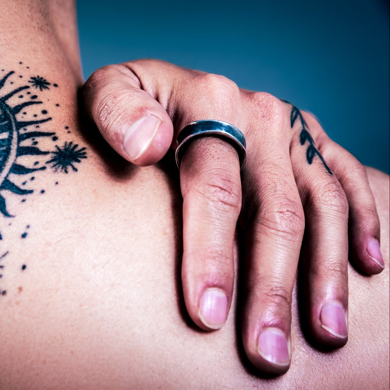 [full]- Handmade sterling silver ring with a flowing design