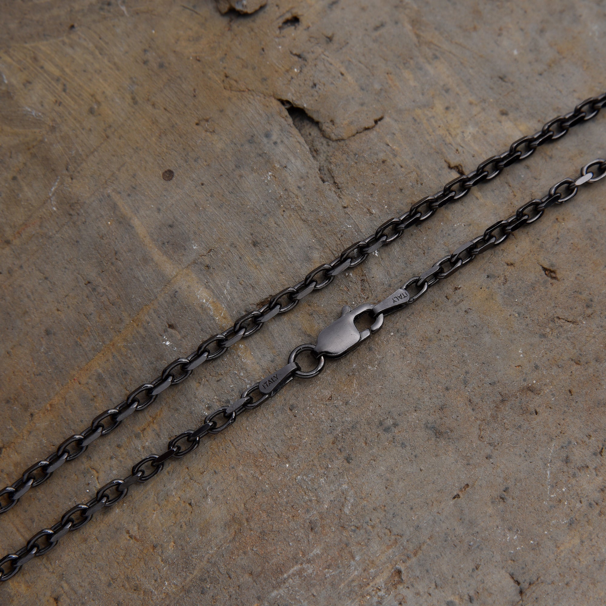 [full]- Silver chain with dark ruthenium plating