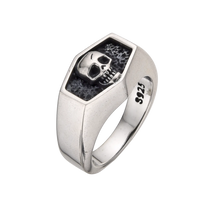 [full] Silver ring with skull design