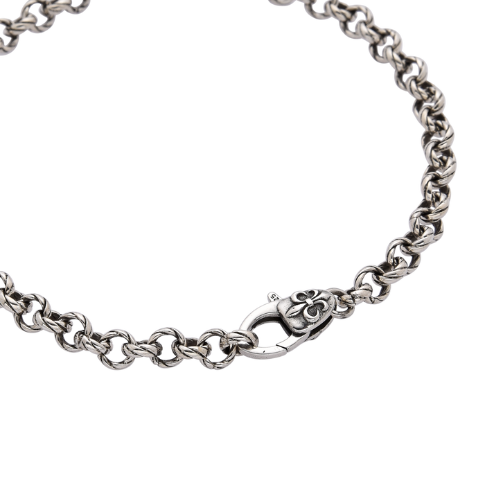 [full] Silver chain bracelet with a clasp on a white background