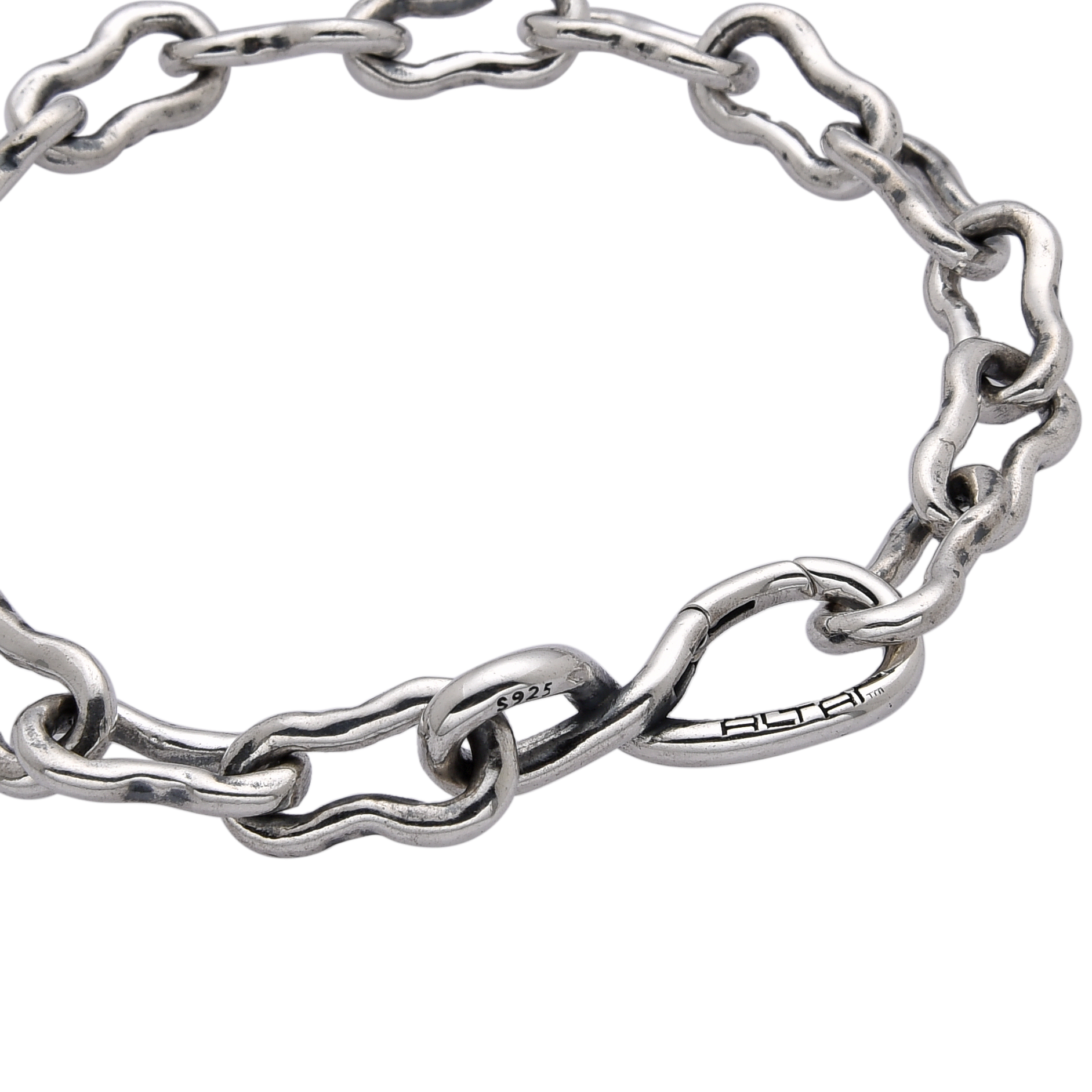 [full] Silver chain bracelet on a white background