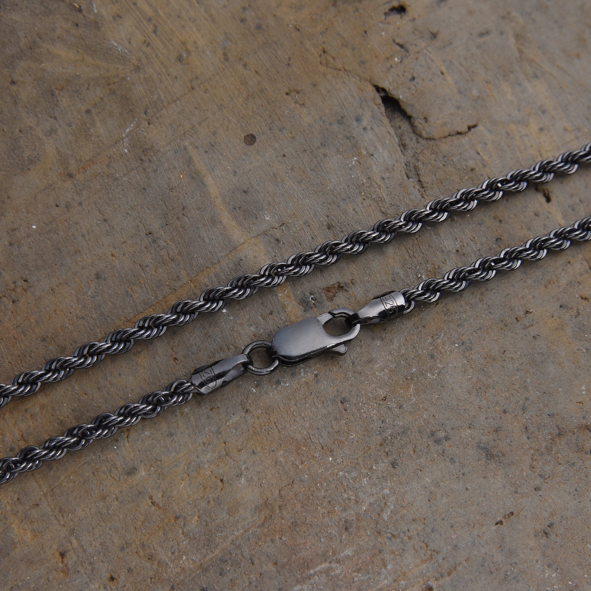 [full]- Silver chain with dark ruthenium plating