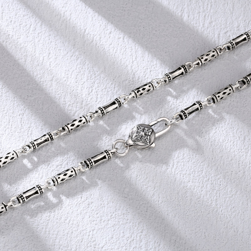 [full] - Geometric sterling silver chain necklace with openwork links and refined clasp