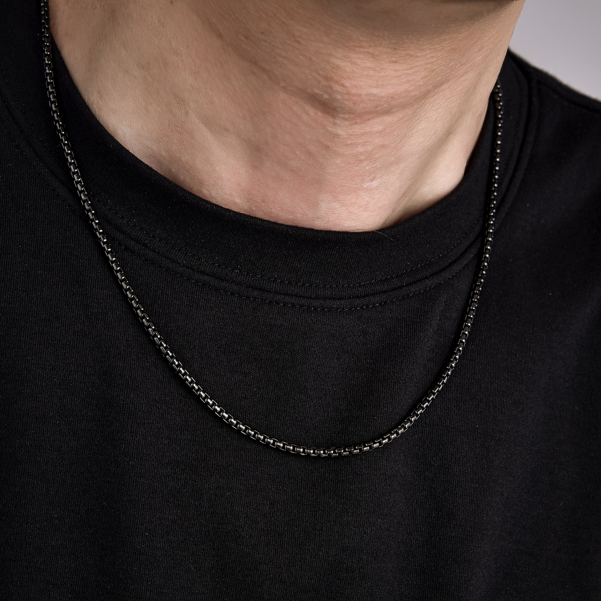 [full]- Silver chain with dark ruthenium plating