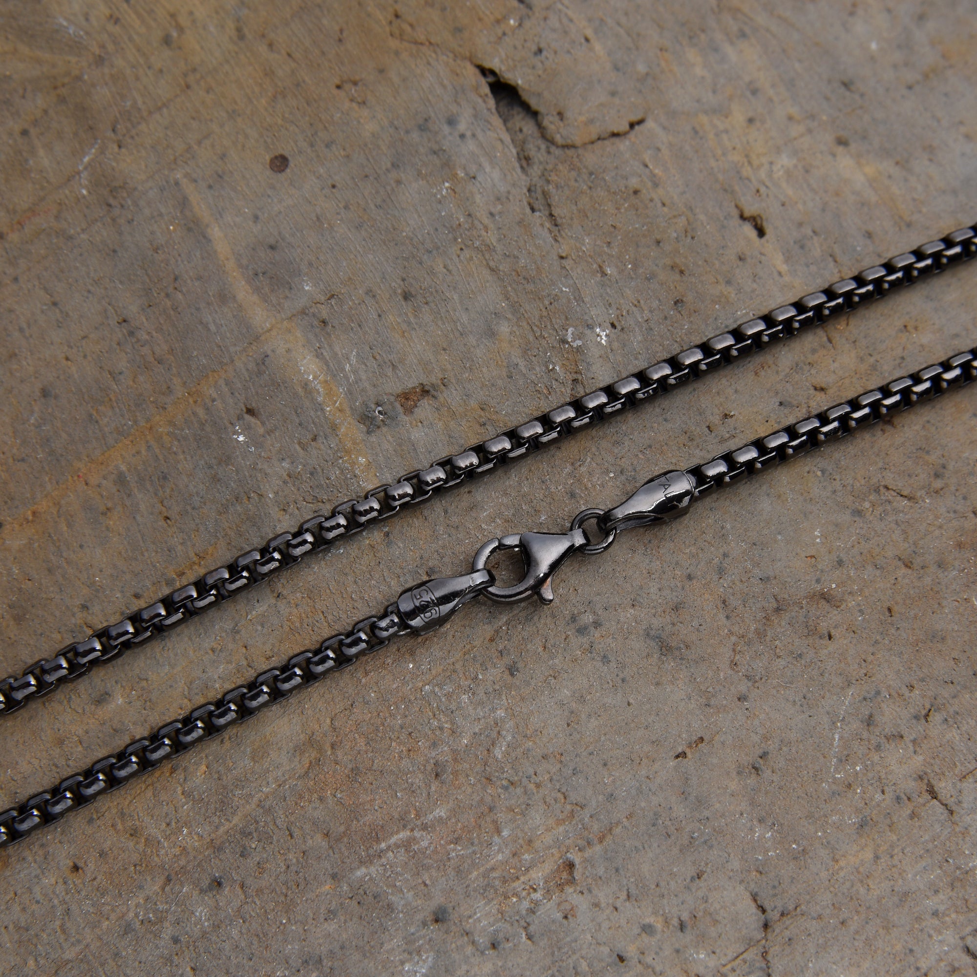 [full]- Silver chain with dark ruthenium plating
