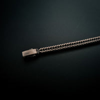 [full] - Fox-tail chain bracelet in sterling silver with diamond-cut links and gun-metal ruthenium plating.